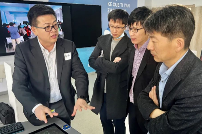 聚焦“文华模式”｜打造AR智慧教室应用“样板间”