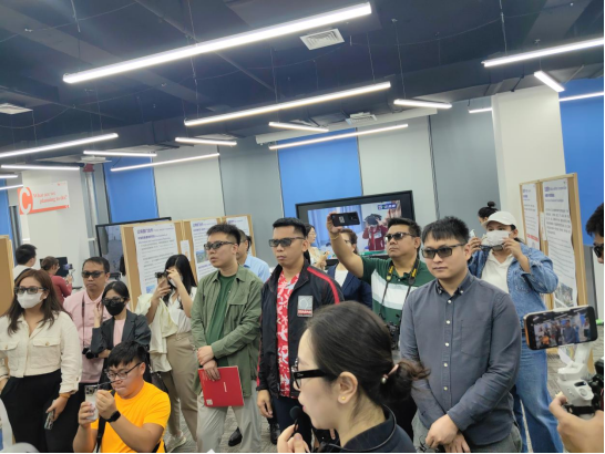 菲律宾主流媒体记者团探访讯飞幻境，感叹中国科技实力令人侧目