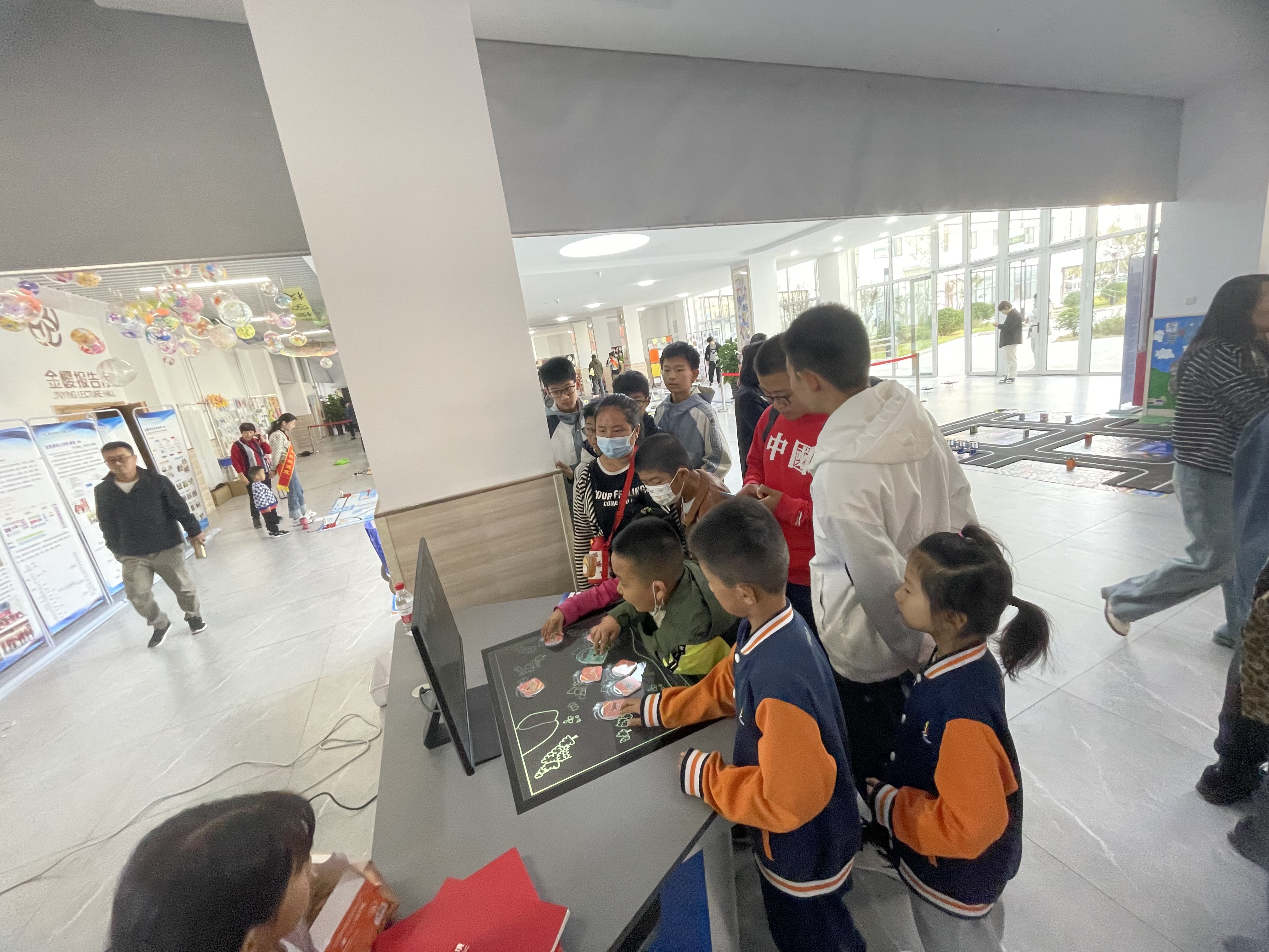 科技赋能 智享教育——讯飞幻境参加潍坊中小学数字嘉年华活动